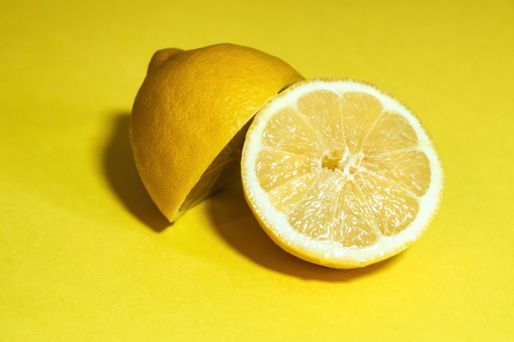 how to remove lipstick with lemon juice